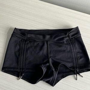 Lululemon Black Ruched Cinch Detail Shorts Size 6 Fits Like 4